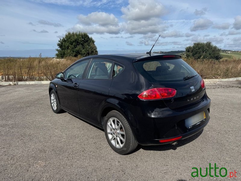 2011' SEAT Leon photo #2