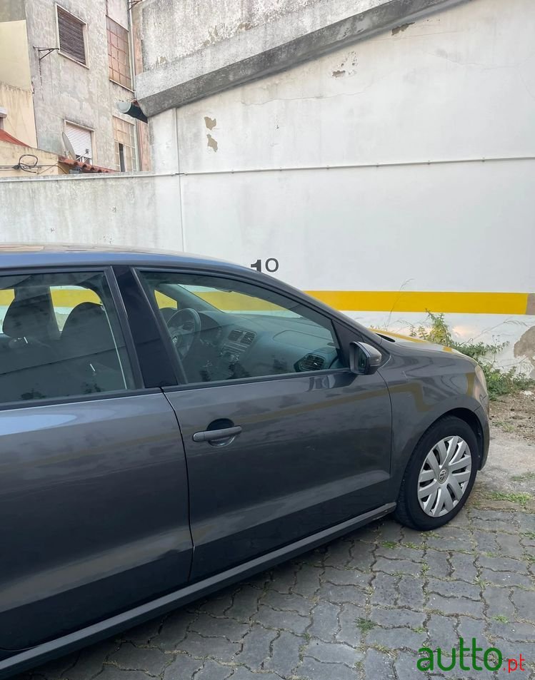 2013' Volkswagen Polo photo #5