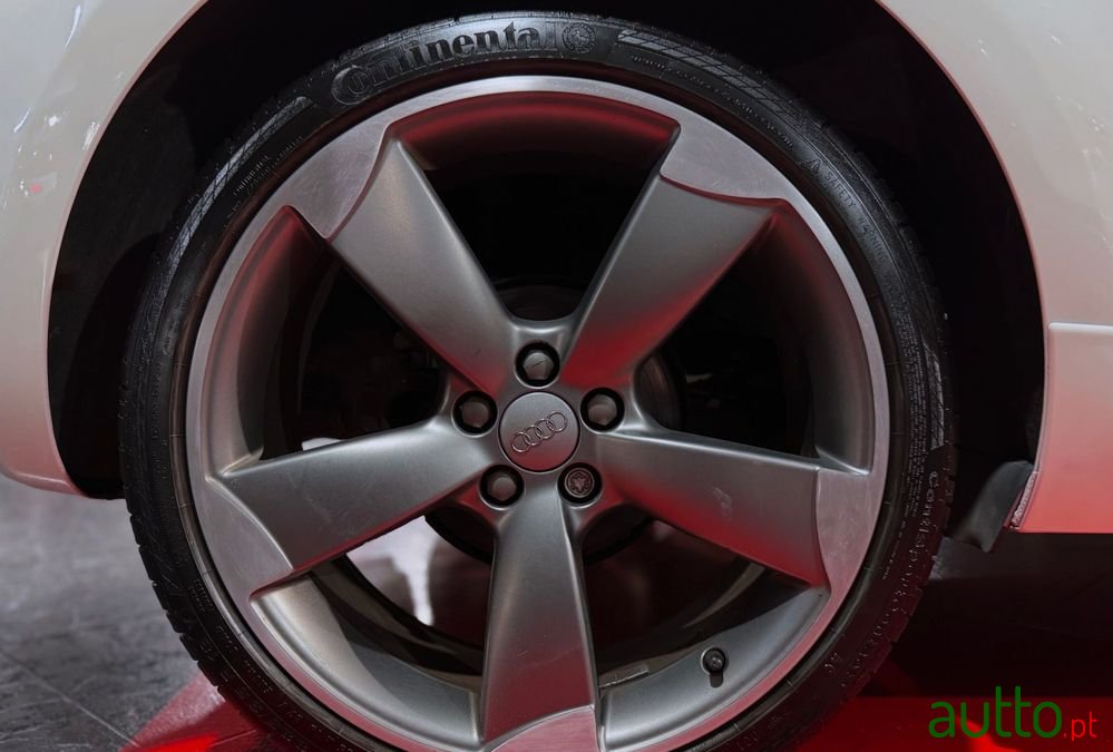 2011' Audi A1 1.6 Tdi S-Line photo #6