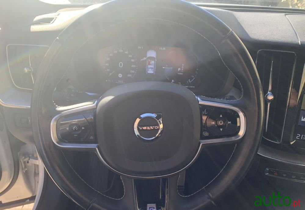 2020' Volvo Xc 60 photo #5