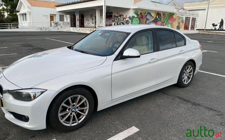 2012' BMW 320 photo #1