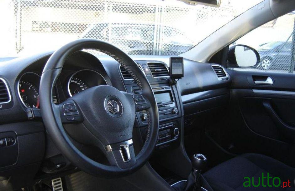 2012' Volkswagen Golf Variant photo #2