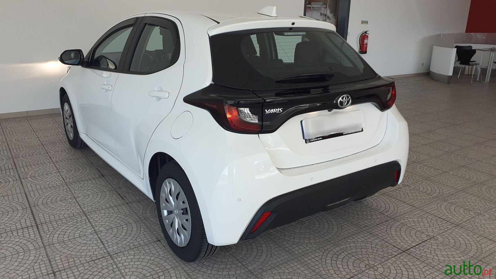 2022' Toyota Yaris photo #2
