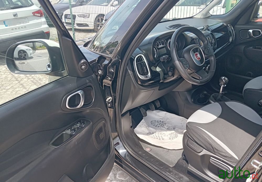 2013' Fiat 500L photo #6