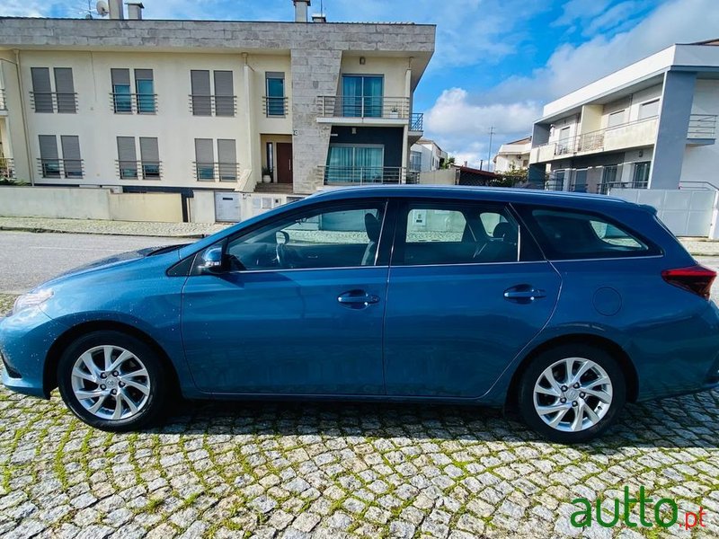 2016' Toyota Auris Touring Sports photo #4