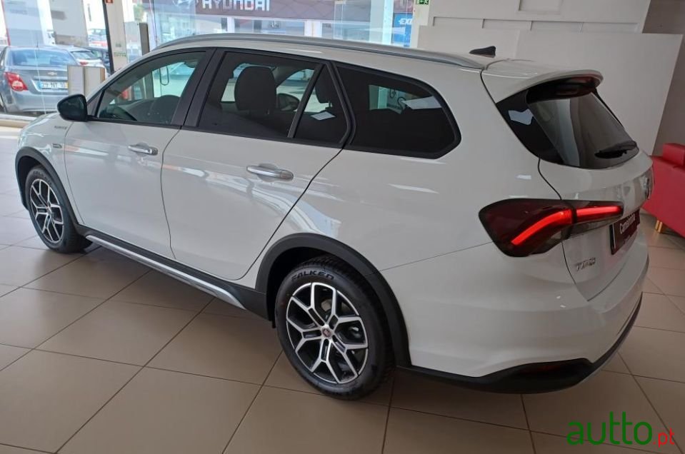 2022' Fiat Tipo Station Wagon photo #5