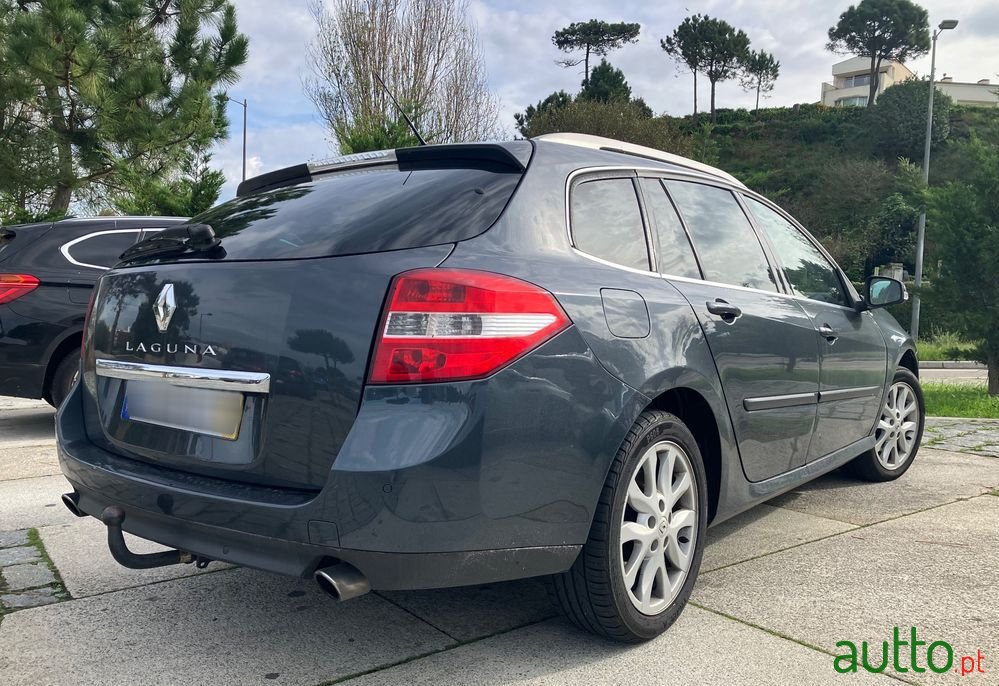 2009' Renault Laguna Break photo #2