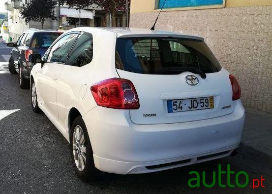 2010' Toyota Auris photo #3