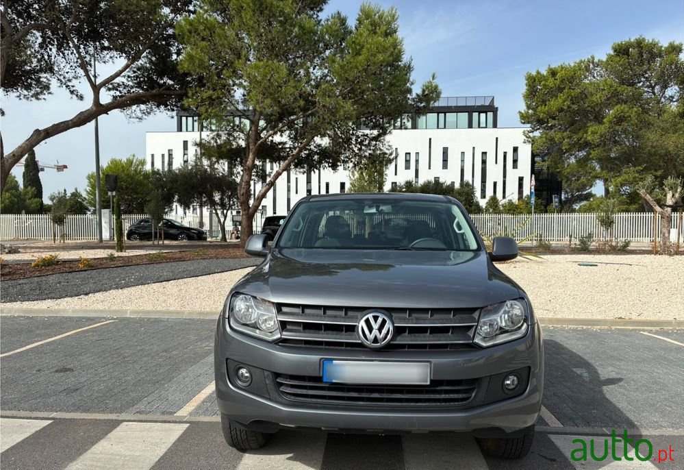 2011' Volkswagen Amarok photo #2