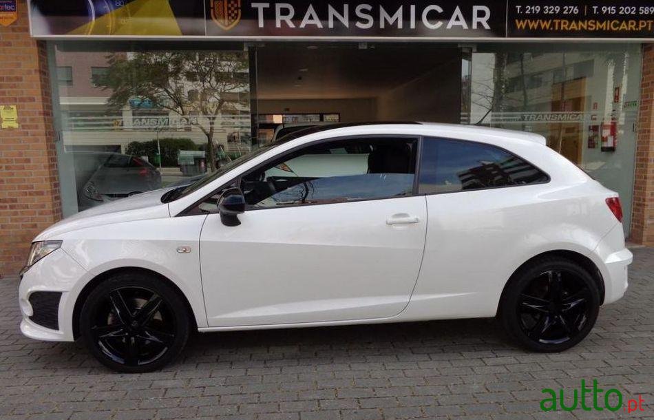 2010' SEAT Ibiza photo #1