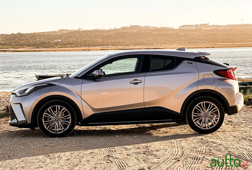 2023' Toyota C-HR photo #2