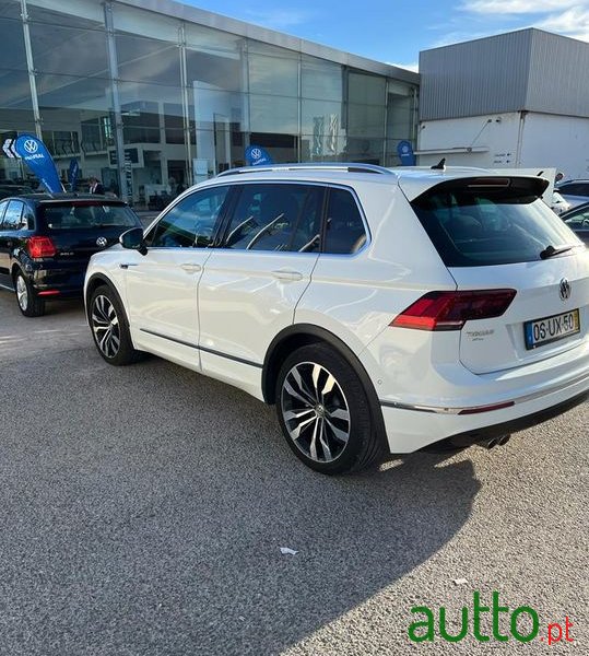 2018' Volkswagen Tiguan photo #2