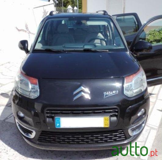 2010' Citroen C3 Picasso photo #3