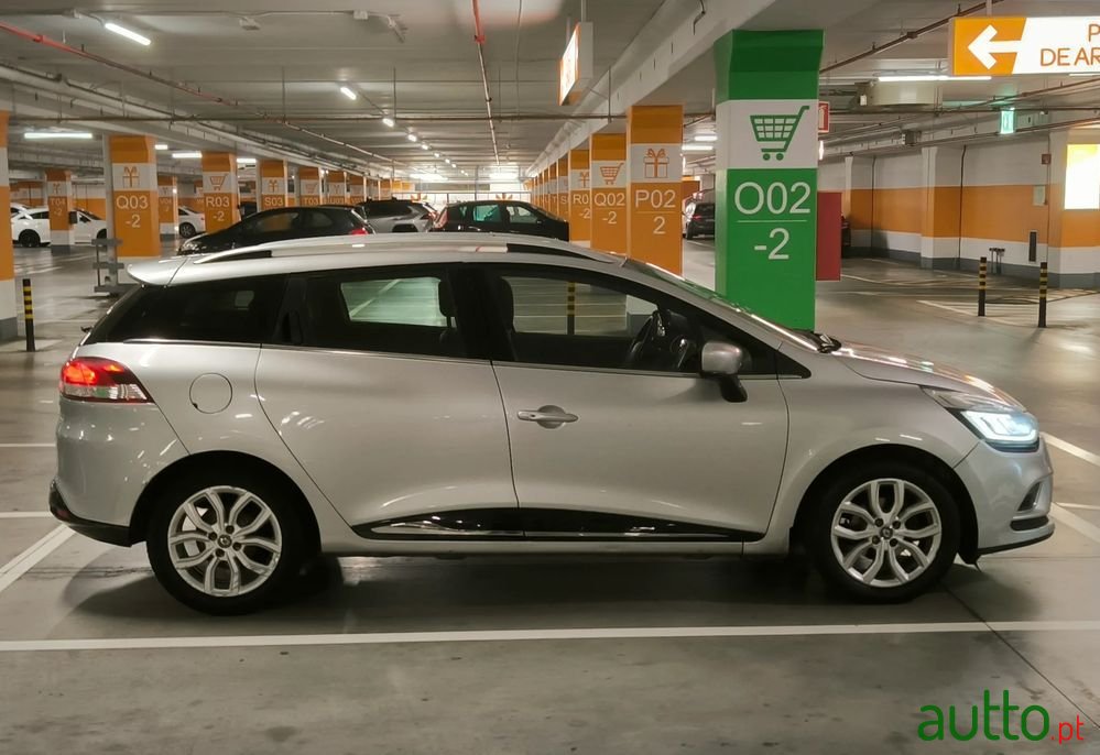 2017' Renault Clio Sport Tourer photo #4