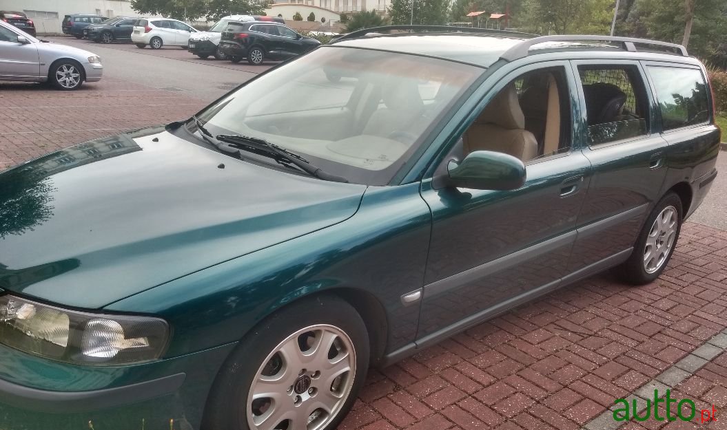 2001' Volvo V70 Ver-T5 photo #1