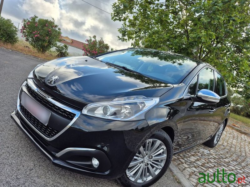 2015' Peugeot 208 photo #3