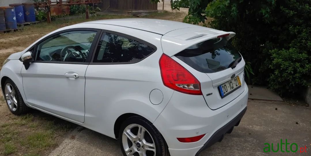 2010' Ford Fiesta Sport photo #4