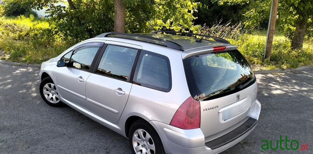2004' Peugeot 307 Break photo #2