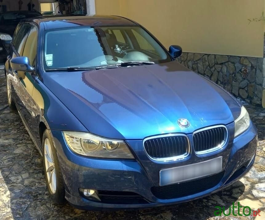 2011' BMW 318 D Touring photo #1