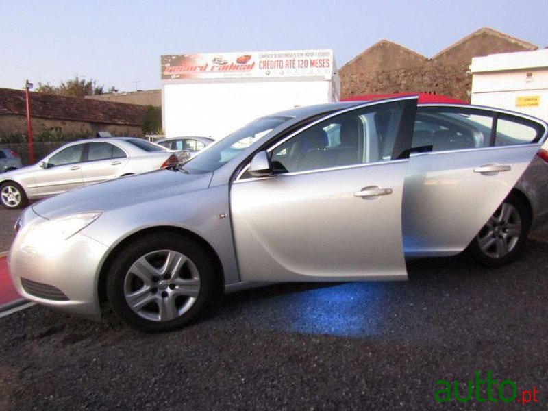 2011' Opel Insignia photo #1