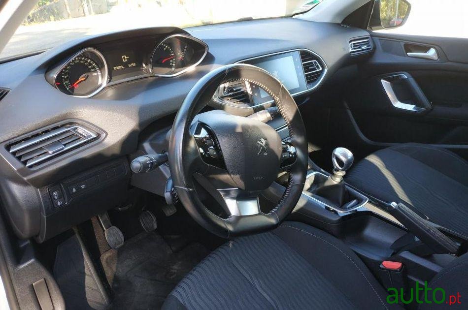 2016' Peugeot 308 Sw photo #1