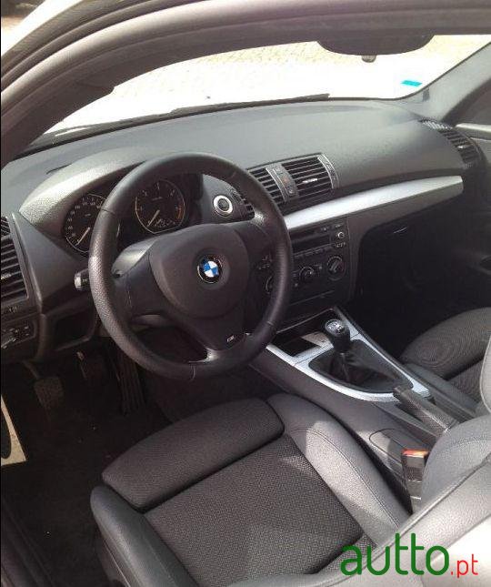 2011' BMW 118 Pack M photo #2