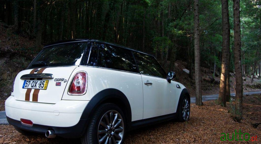 2010' MINI Cooper photo #2