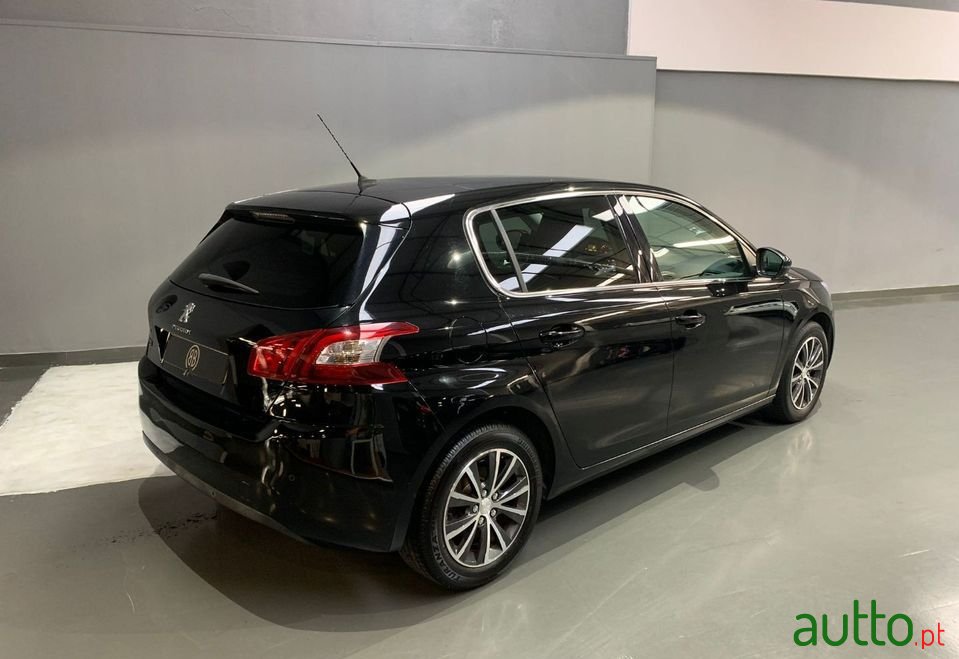 2015' Peugeot 308 photo #4