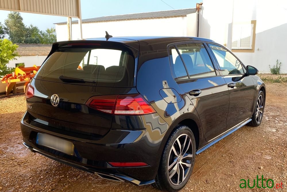 2017' Volkswagen Golf 1.6 Tdi R-Line photo #3