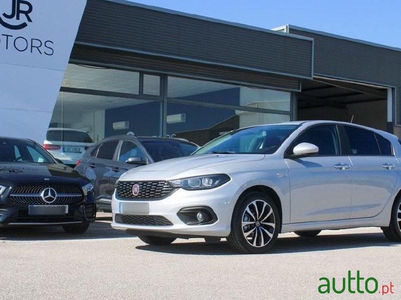 2021' Fiat Tipo Station Wagon photo #2