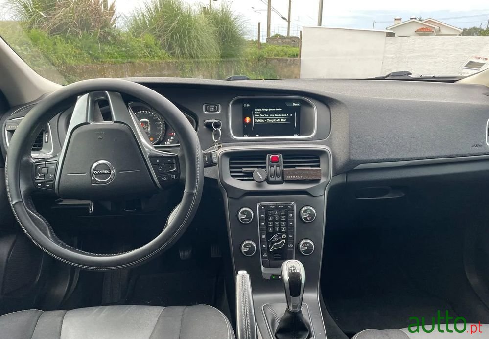 2016' Volvo V40 photo #2