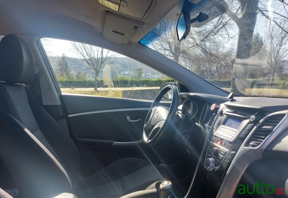 2015' Hyundai i30 Cw photo #3