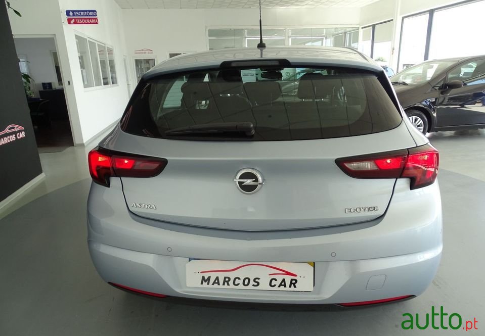 2018' Opel Astra photo #4