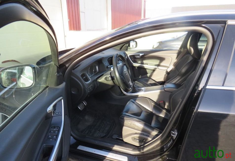 2014' Volvo V60 D6 R-Design photo #3