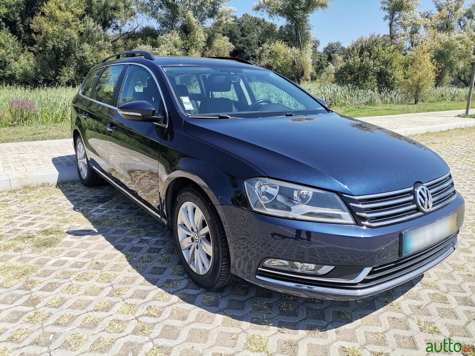 2011' Volkswagen Passat photo #1