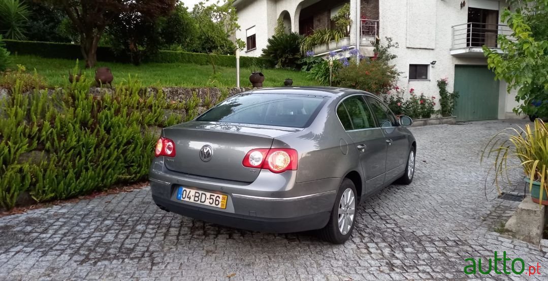 2006' Volkswagen Passat photo #3