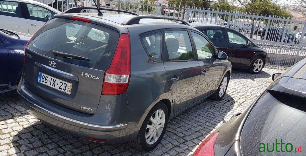 2010' Hyundai I30 Cw photo #2