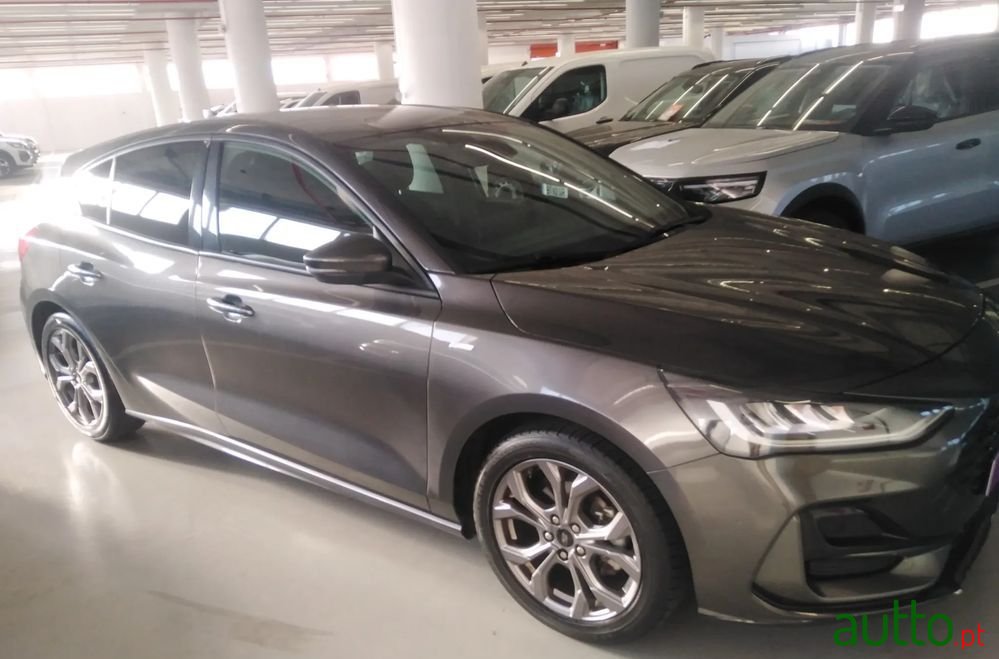 2022' Ford Focus St-Line photo #4