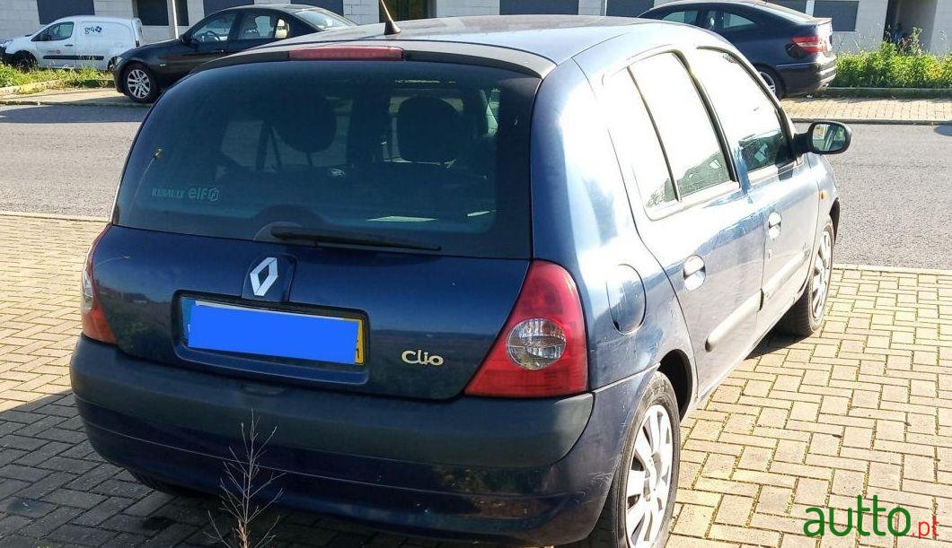 2001' Renault Clio photo #1