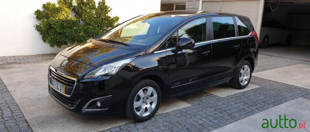 2015' Peugeot 5008 photo #1