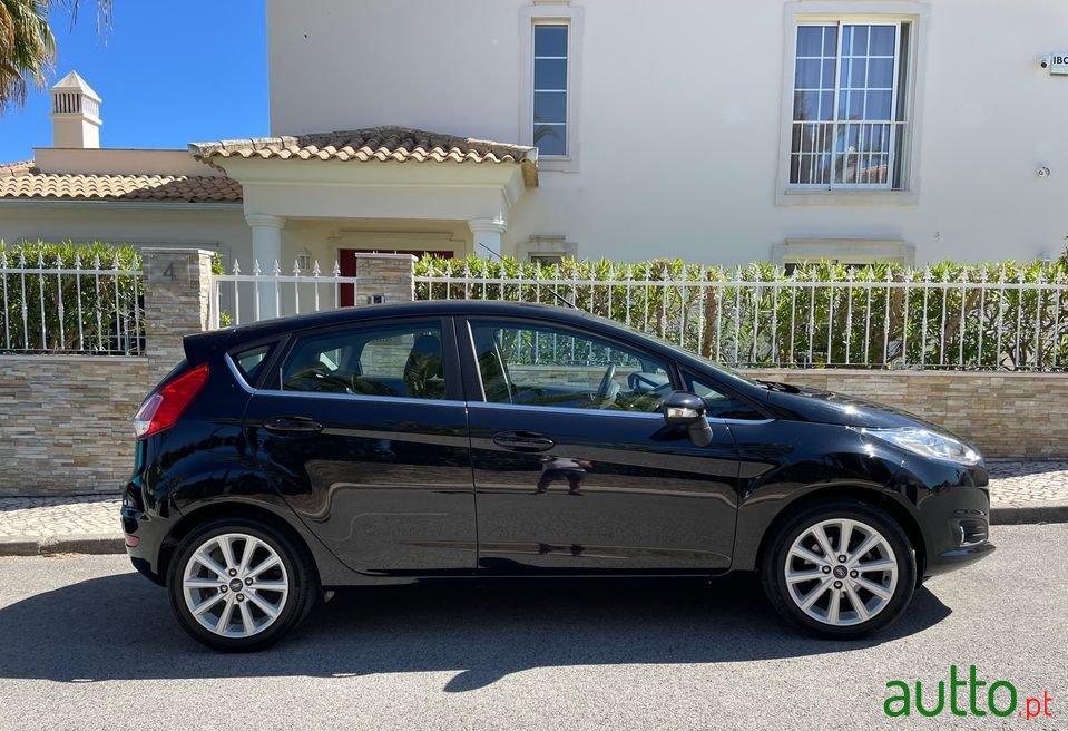 2016' Ford Fiesta photo #1