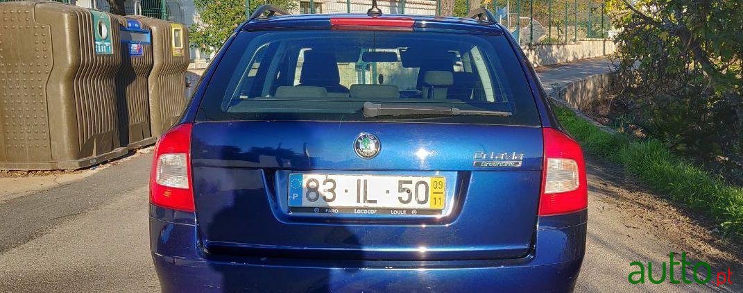 2009' Skoda Octavia Break photo #3