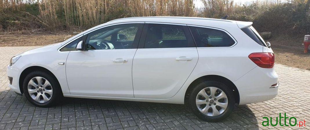 2014' Opel Astra 1.6Cdti Ecoflex photo #2