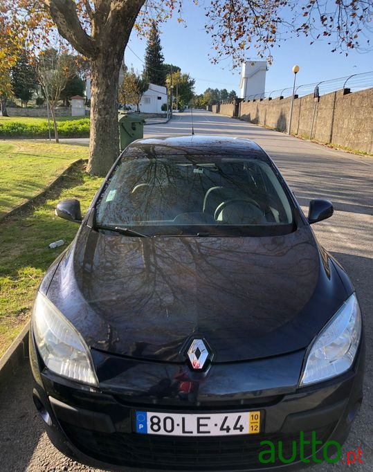 2010' Renault Megane photo #1