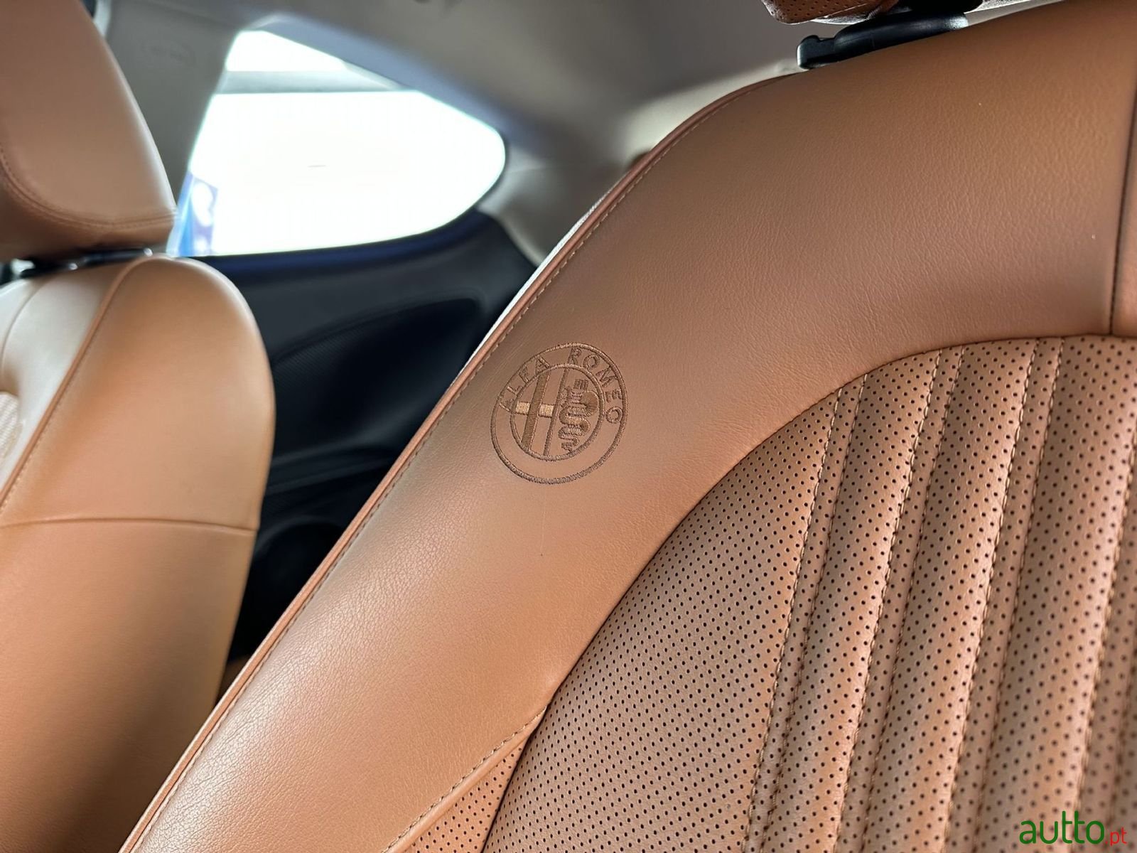 2011' Alfa Romeo MiTo photo #4