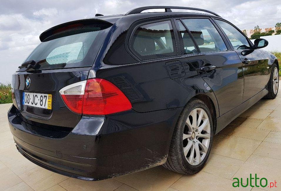 2007' BMW 320 D Touring photo #1