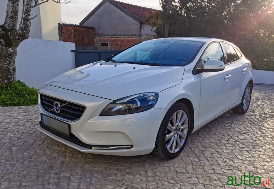2015' Volvo V40 photo #1