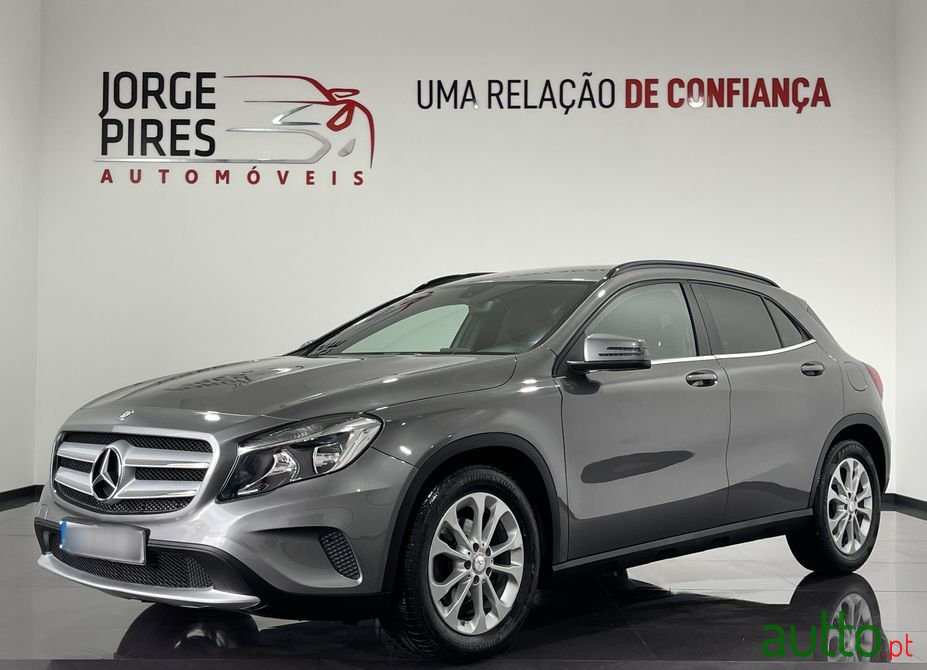 2015' Mercedes-Benz GLA 180 photo #1