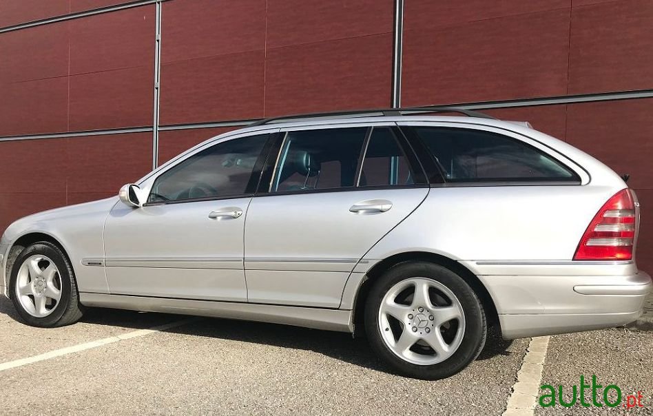 2003' Mercedes-Benz C-220 photo #2