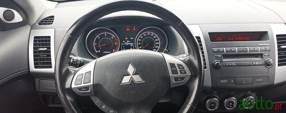 2012' Mitsubishi Outlander 2.2 Di-D Intense+ photo #3